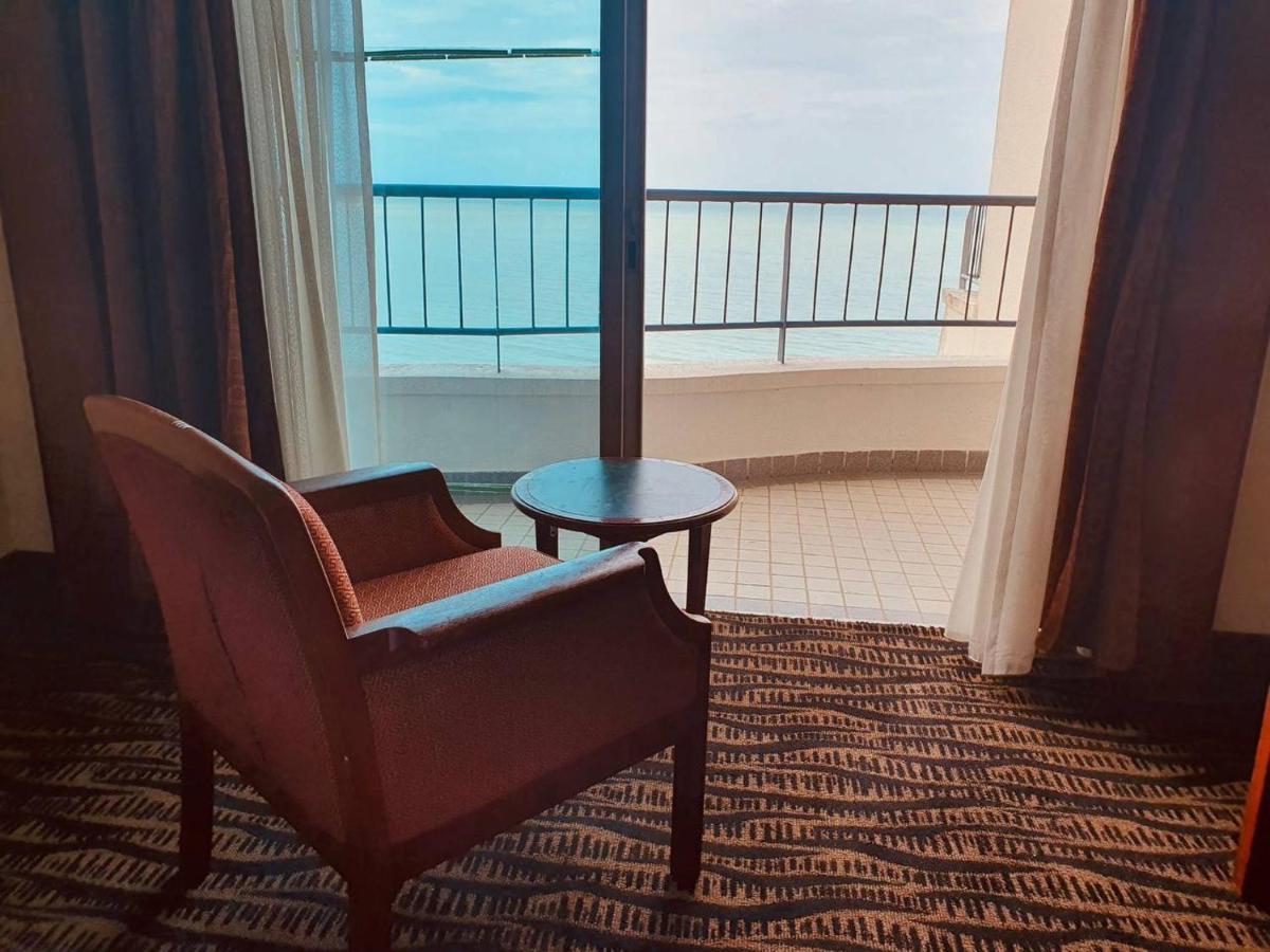 تانجونغ بونغاه Romantic Couple Suite + Beach-Front Balcony المظهر الخارجي الصورة