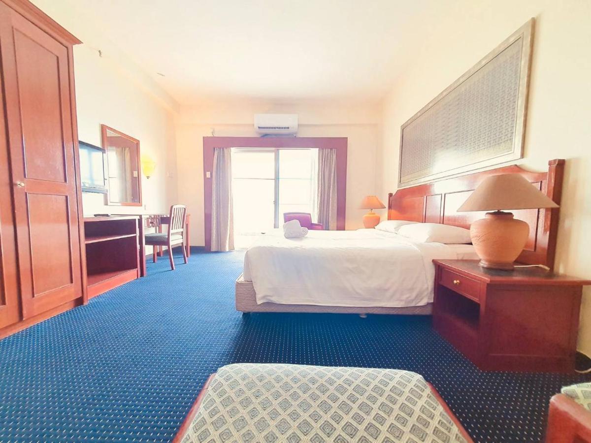 تانجونغ بونغاه Romantic Couple Suite + Beach-Front Balcony المظهر الخارجي الصورة