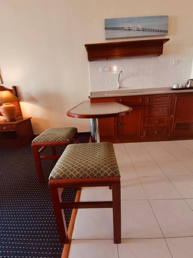 تانجونغ بونغاه Romantic Couple Suite + Beach-Front Balcony المظهر الخارجي الصورة