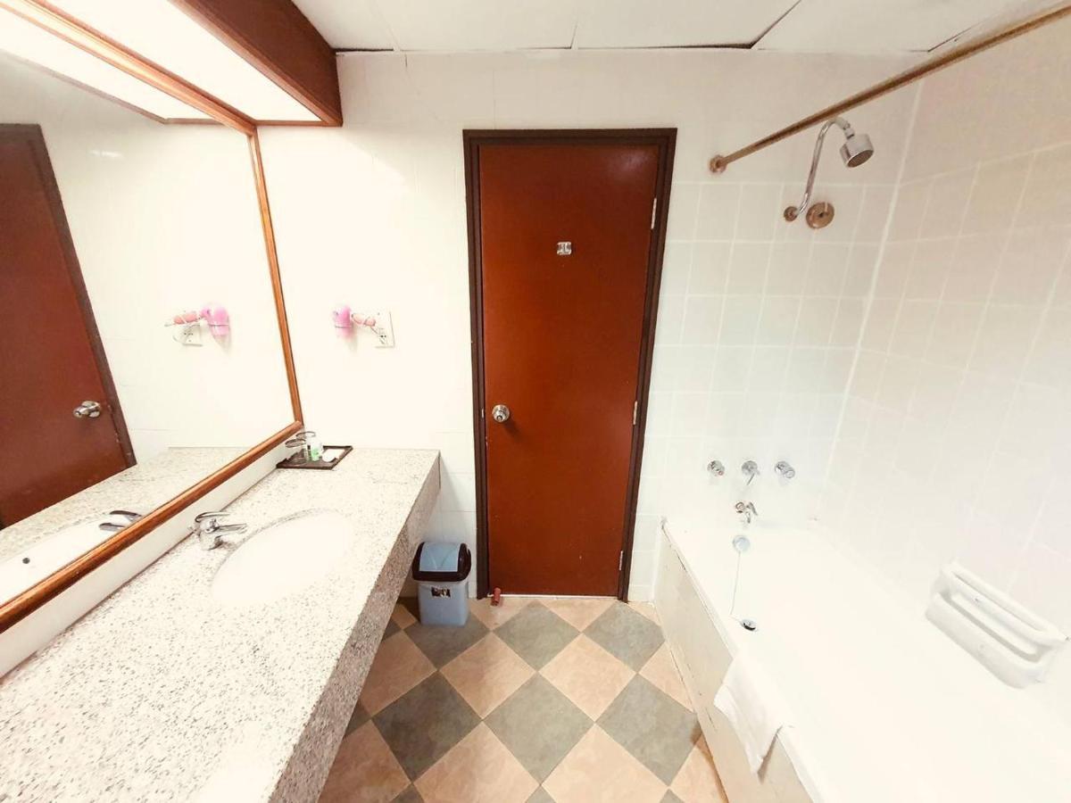 تانجونغ بونغاه Romantic Couple Suite + Beach-Front Balcony المظهر الخارجي الصورة