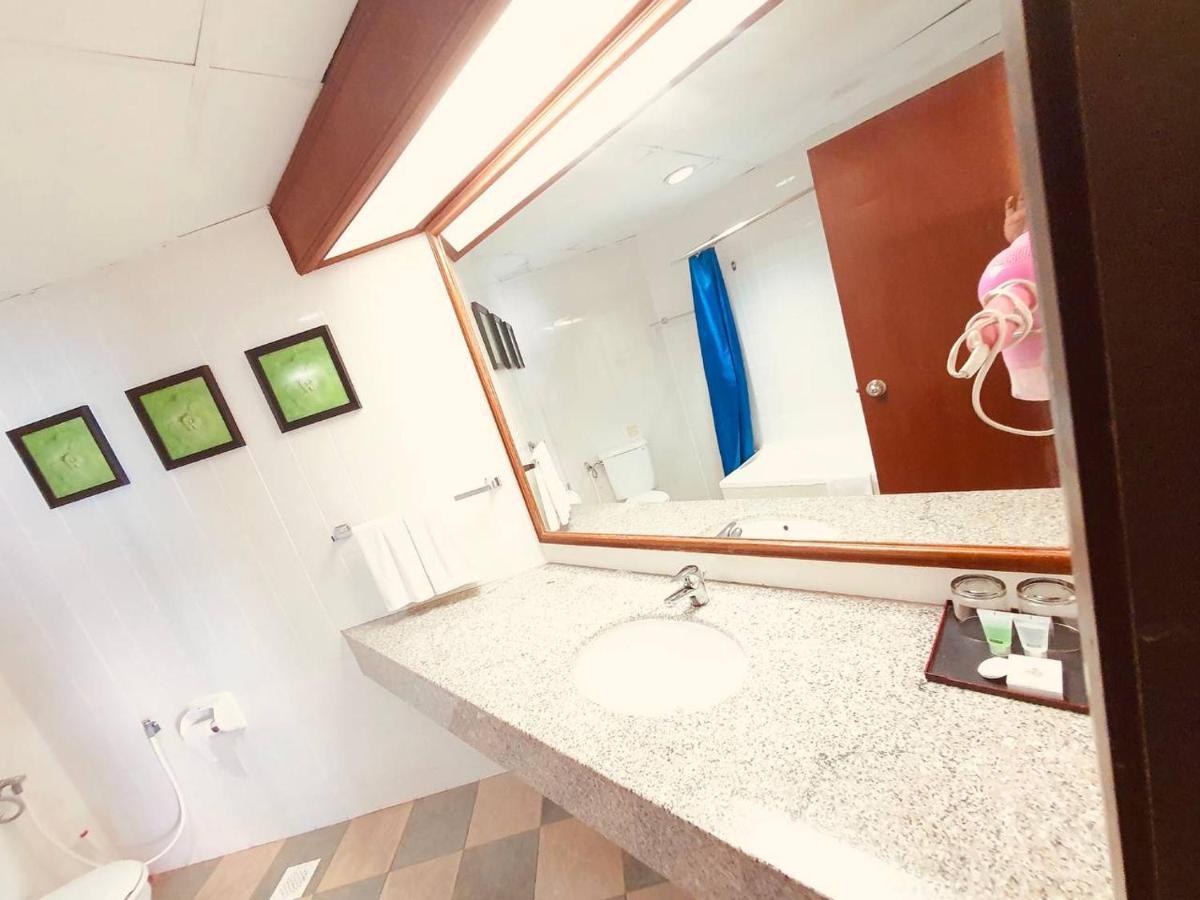 تانجونغ بونغاه Romantic Couple Suite + Beach-Front Balcony المظهر الخارجي الصورة