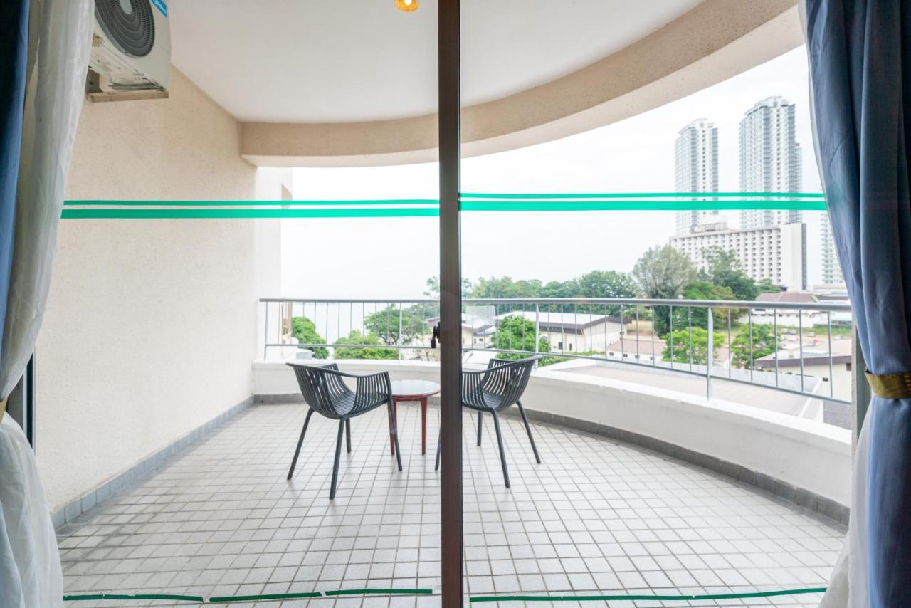 تانجونغ بونغاه Romantic Couple Suite + Beach-Front Balcony المظهر الخارجي الصورة