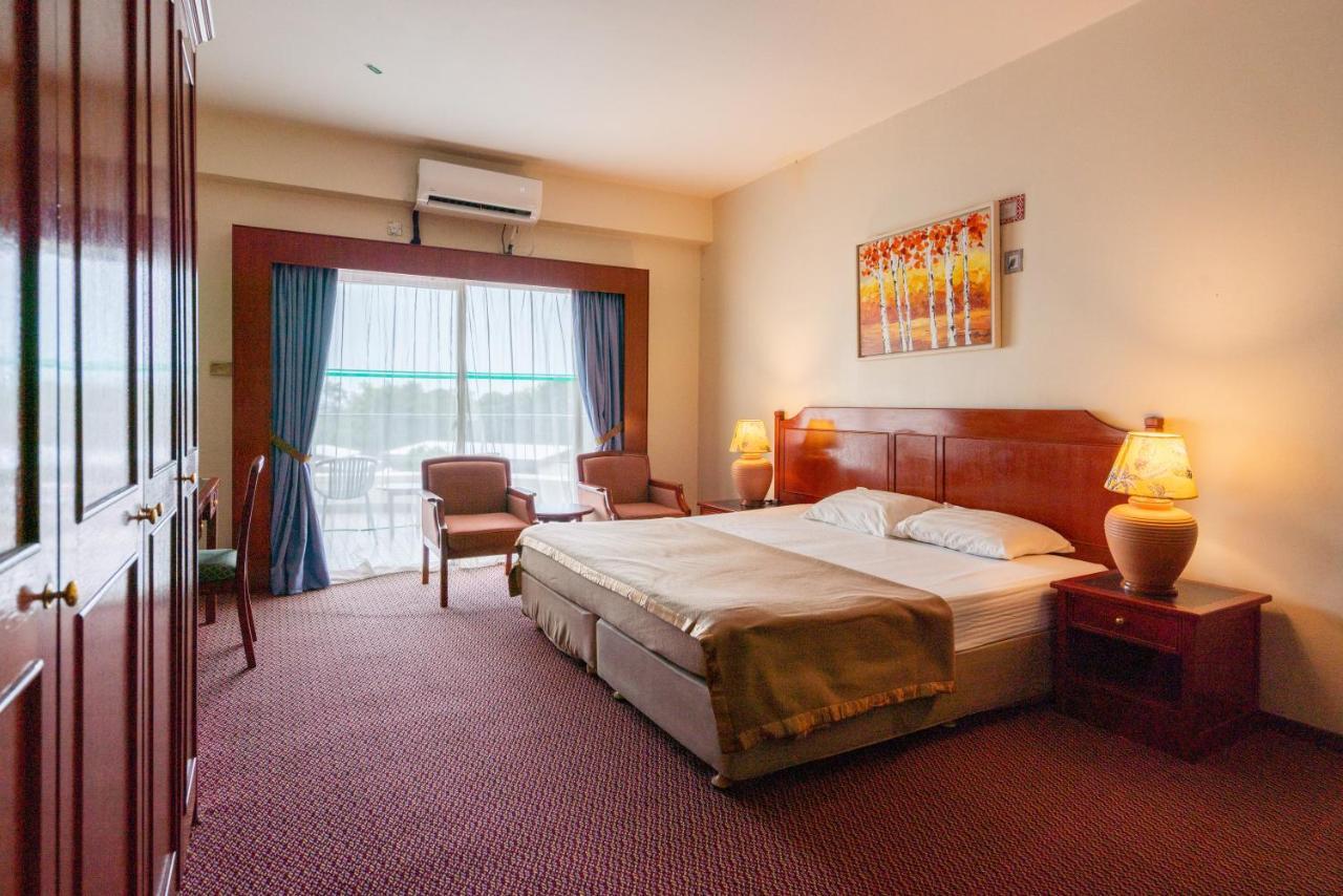 تانجونغ بونغاه Romantic Couple Suite + Beach-Front Balcony المظهر الخارجي الصورة