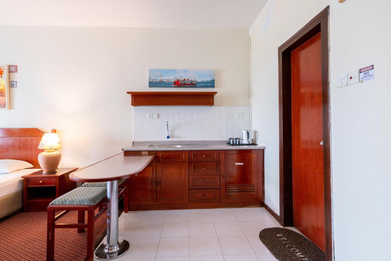 تانجونغ بونغاه Romantic Couple Suite + Beach-Front Balcony المظهر الخارجي الصورة