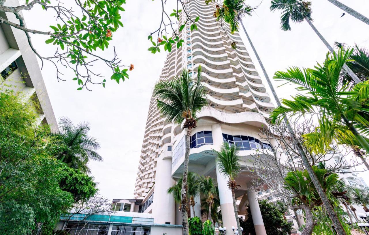 تانجونغ بونغاه Romantic Couple Suite + Beach-Front Balcony المظهر الخارجي الصورة